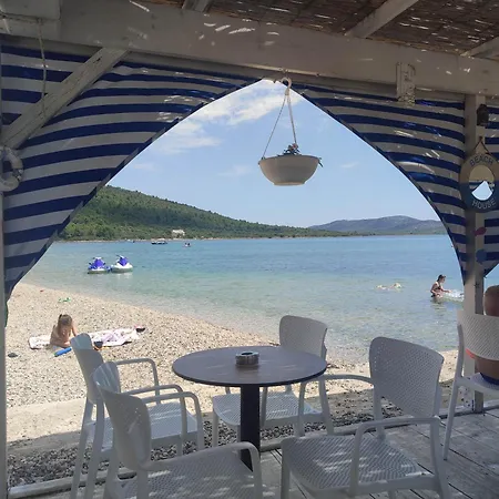 Konukevi Mare Blue Pirovac